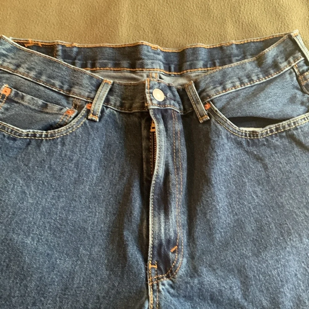 Men’s Levi’s red tab 550 blue jeans. Size 38x32. - Picture 4 of 7